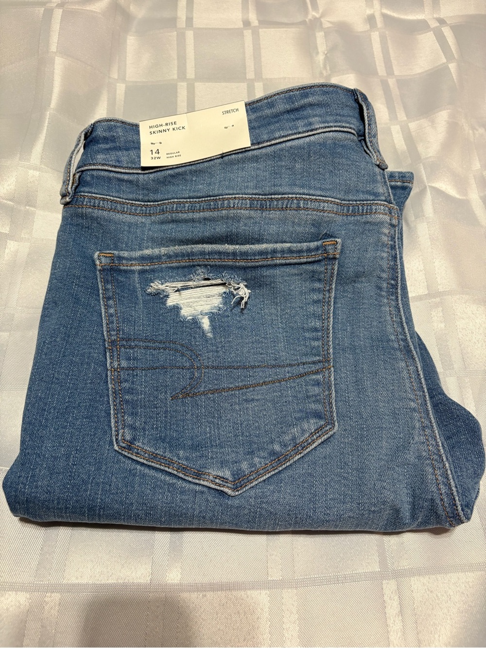 Woman’s American Eagle Outfitters Jeans, High-Rise - Picture 14 of 14